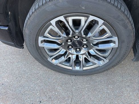 Used 2024 GMC Sierra 1500 Denali Ultimate image 9