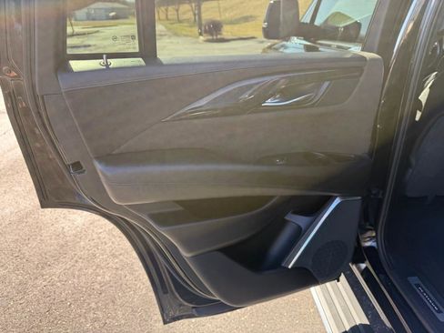 Used 2015 Cadillac Escalade Platinum image 13