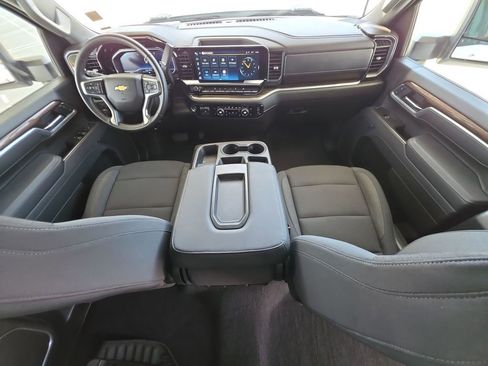 Used 2025 Chevrolet Silverado 2500 LT w/ Convenience Package image 21