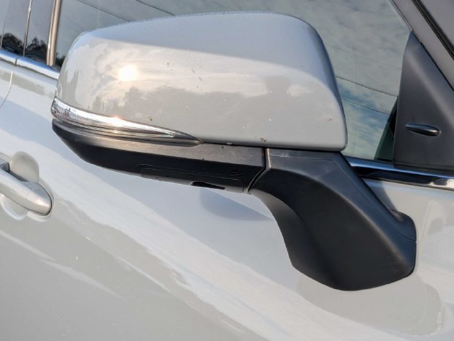 Used 2022 Toyota Highlander Bronze Edition FWD image 11
