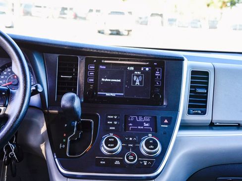 Certified 2017 Toyota Sienna LE image 16