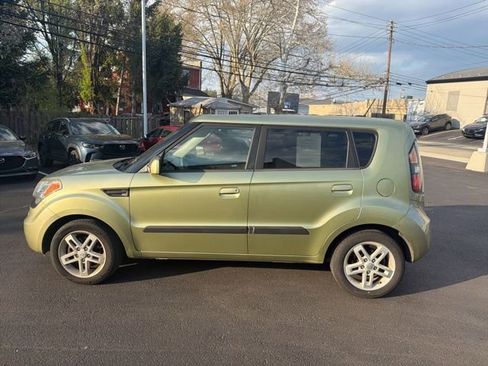 Used 2010 Kia Soul + w/ Audio Pkg image 11