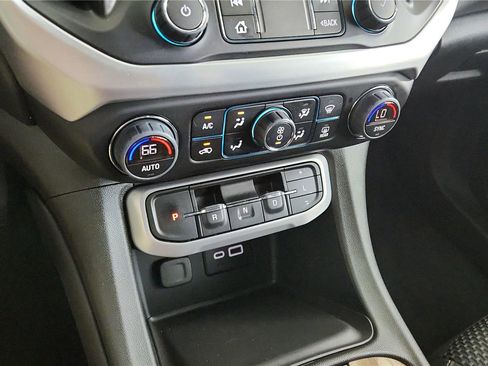 Used 2023 GMC Acadia SLE w/ Driver Convenience Package image 33