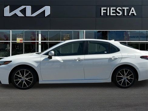 Used 2024 Toyota Camry SE w/ Audio Upgrade Package image 4
