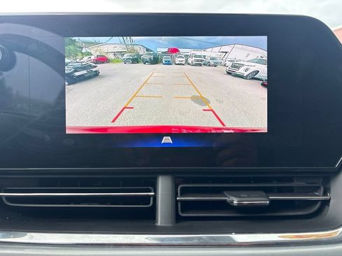 Used 2025 Chevrolet Trax LT FWD image 25