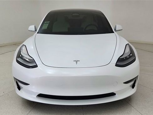 Used 2019 Tesla Model 3 Standard Range Plus image 2