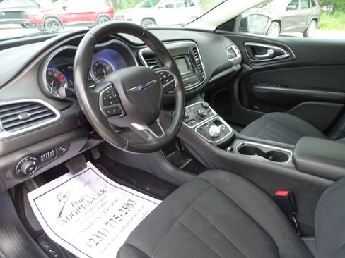Used 2016 Chrysler 200 Limited Sedan FWD image 10