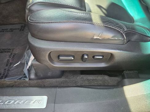 Used 2015 Ford Explorer Limited image 11