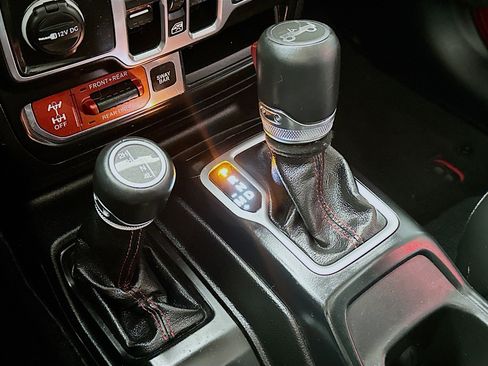 Used 2018 Jeep Wrangler Unlimited Rubicon w/ LED Lighting Group image 16