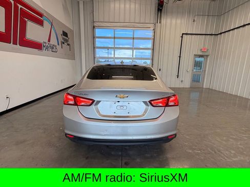 Used 2020 Chevrolet Malibu LT image 2