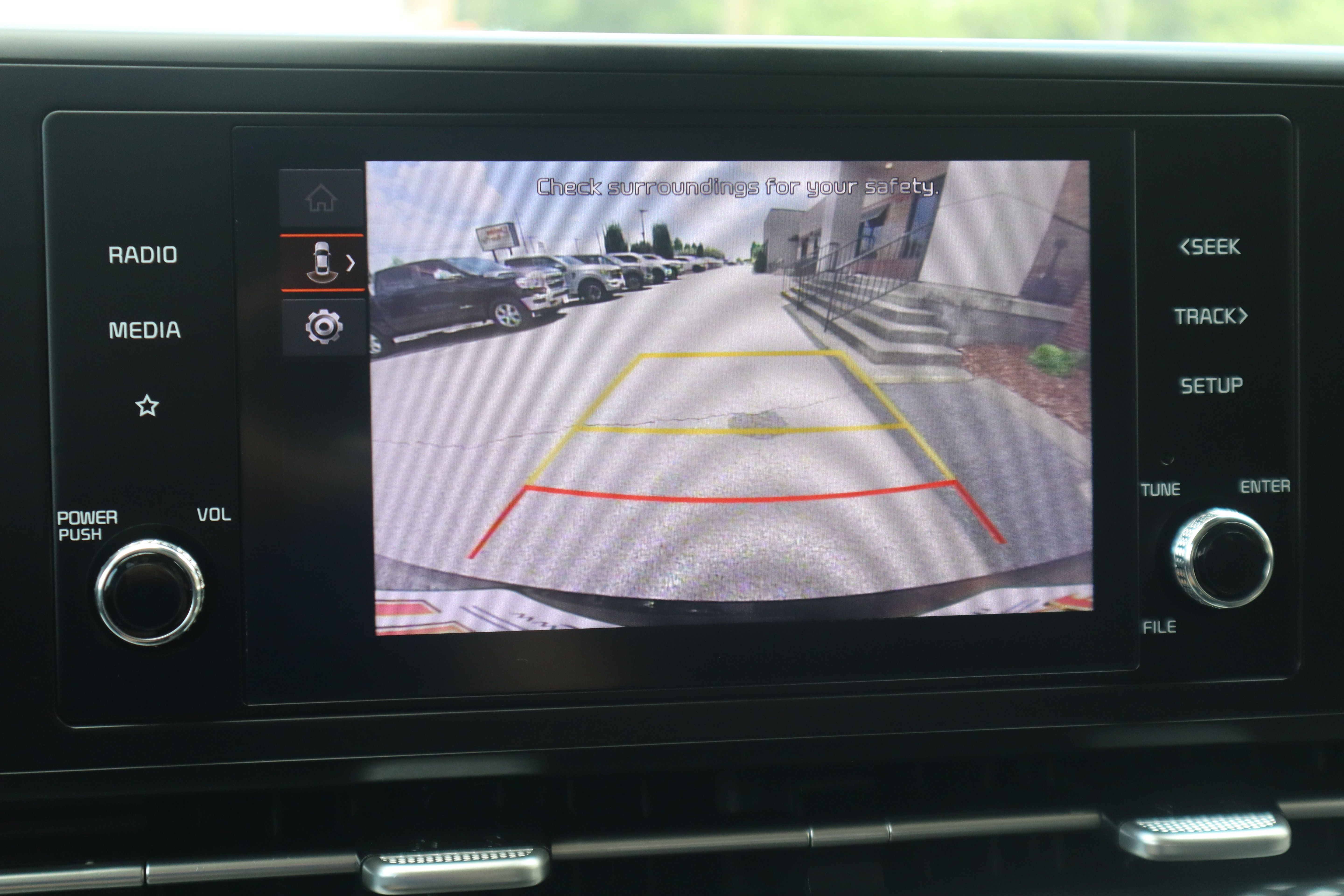 Used 2023 Kia Carnival LX FWD image 18