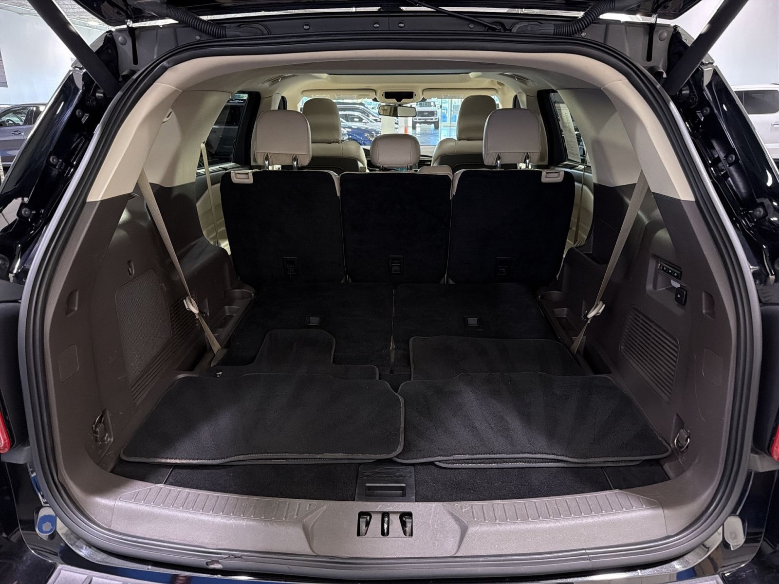 Used 2020 Ford Explorer Platinum w/ Premium Technology Package AWD/4WD image 30