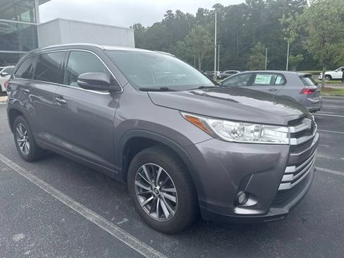 Used 2018 Toyota Highlander XLE FWD image 5