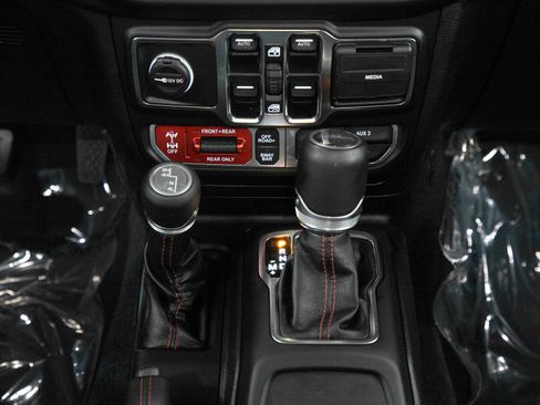 Used 2020 Jeep Gladiator Rubicon AWD/4WD image 16