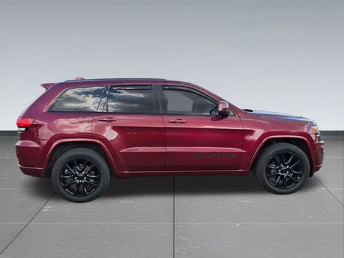 Used 2017 Jeep Grand Cherokee Altitude AWD/4WD image 7