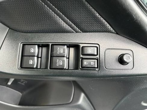 Used 2017 Subaru Forester 2.5i Touring AWD/4WD image 18