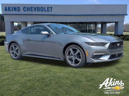 Used 2025 Ford Mustang Coupe RWD image 1