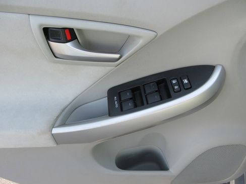 Used 2015 Toyota Prius Two image 21