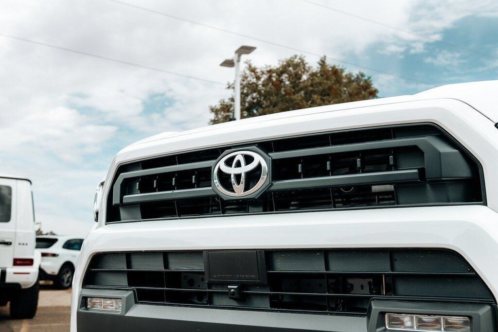 Used 2026 Toyota 4Runner SR5 AWD/4WD image 10