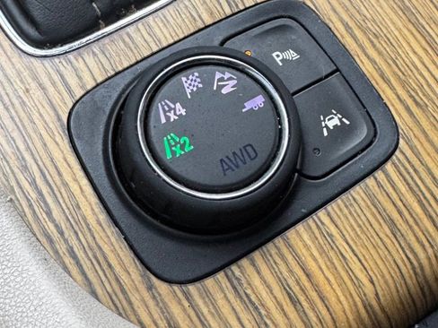Used 2017 GMC Acadia Denali w/ Technology Package AWD/4WD image 18
