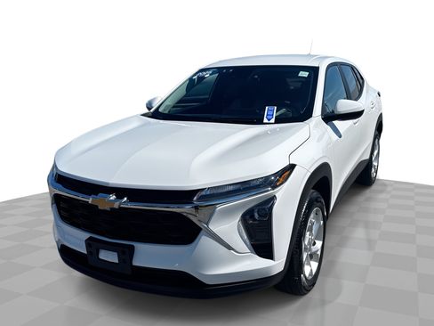 Used 2025 Chevrolet Trax LS w/ LS Convenience Package FWD image 1