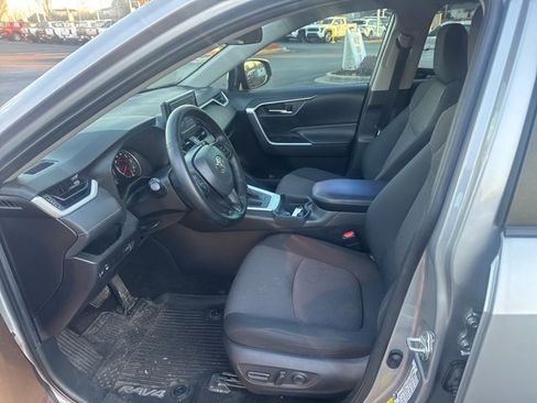 Used 2019 Toyota RAV4 XLE w/ Convenience Package image 11