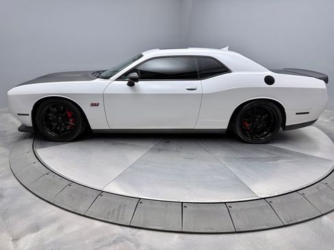 Used 2016 Dodge Challenger SRT w/ Technology Group image 8