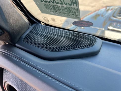 New 2025 Jeep Wrangler Unlimited Rubicon w/ Technology Group image 27