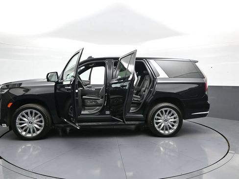Used 2024 Cadillac Escalade Premium Luxury AWD/4WD image 49