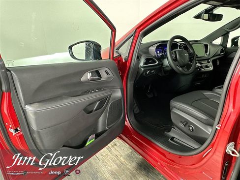 New 2026 Chrysler Pacifica Select w/ S Appearance Package image 20