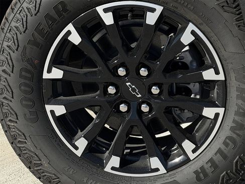 New 2026 Chevrolet Traverse Z71 w/ Enhanced Driving Package image 9