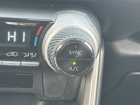 Used 2024 Toyota RAV4 SE image 30