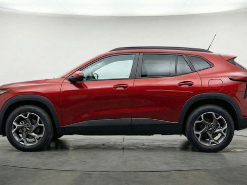 Used 2025 Chevrolet Trax LT w/ LT Convenience Package FWD image 5
