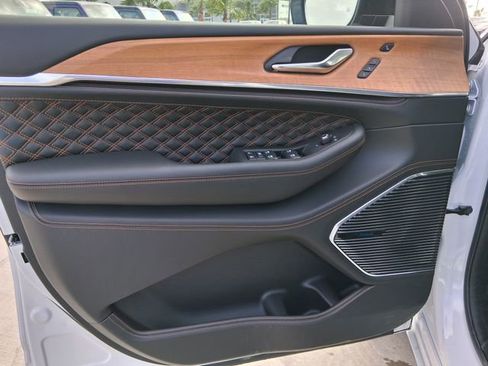 New 2025 Jeep Grand Cherokee L Summit AWD/4WD image 18