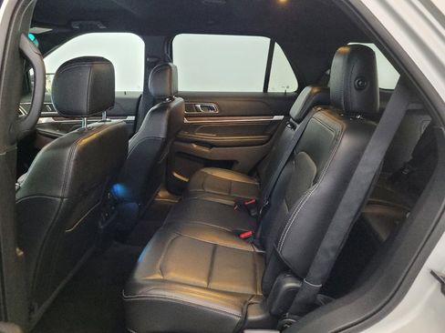 Used 2016 Ford Explorer Limited w/ Equipment Group 301A AWD/4WD image 18