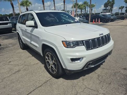 Used 2018 Jeep Grand Cherokee Limited AWD/4WD image 4