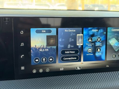 Certified 2026 Nissan Kicks SR FWD image 23
