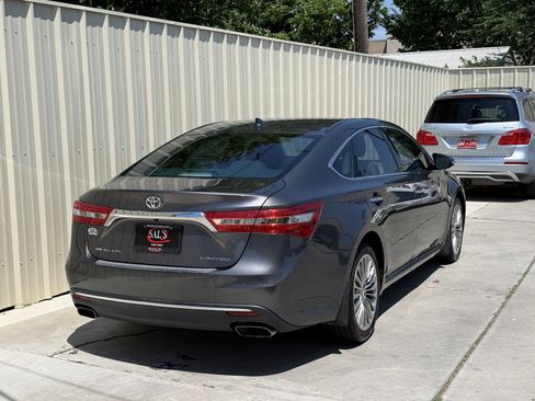 Used 2016 Toyota Avalon Limited w/ Toyota Safety Sense Package FWD image 5