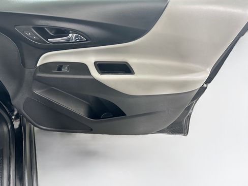 Used 2020 Chevrolet Equinox LS FWD image 30
