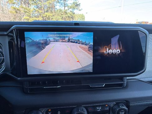 Used 2025 Jeep Wrangler Sahara 4xe image 31