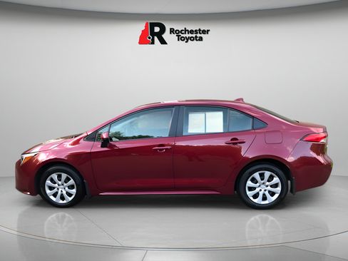 Used 2025 Toyota Corolla LE FWD image 4