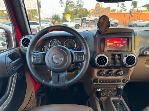 Used 2016 Jeep Wrangler Rubicon w/ Power Convenience Group AWD/4WD image 32