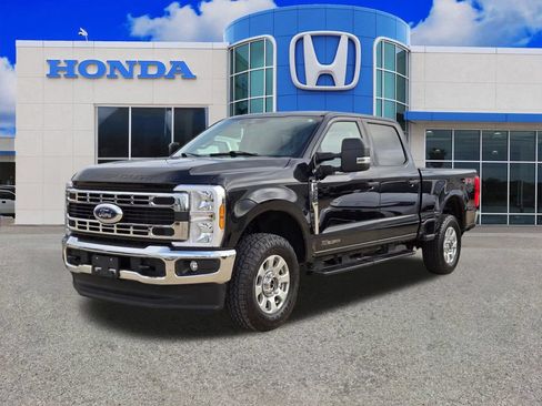Used 2024 Ford F250 XLT w/ FX4 Off-Road Package AWD/4WD image 3