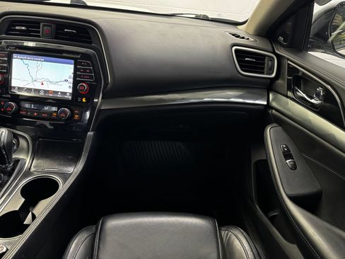 Used 2017 Nissan Maxima SR FWD image 18