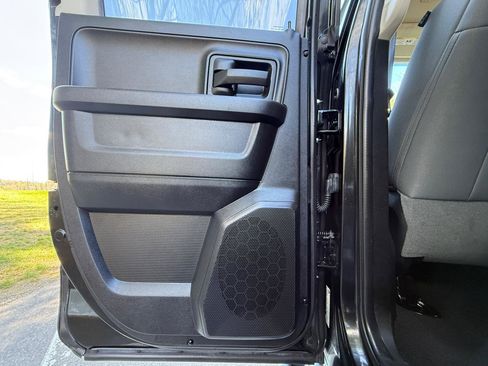 Used 2017 RAM 1500 Express AWD/4WD image 17