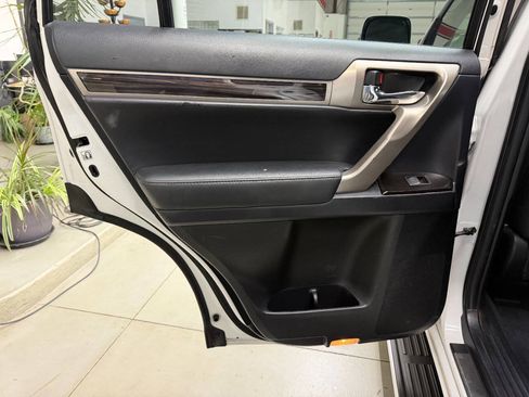 Used 2016 Lexus GX 460 w/ Comfort Package AWD/4WD image 11