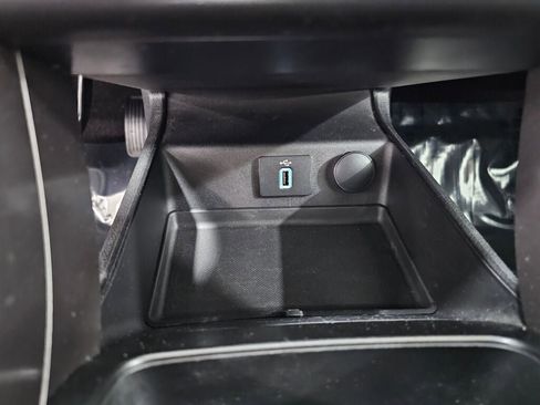 Used 2017 Ford Fusion SE w/ Fusion SE Technology Package FWD image 22