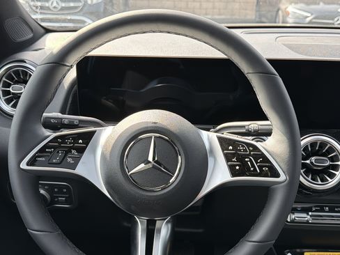 Used 2026 Mercedes-Benz GLB 250 4MATIC image 13