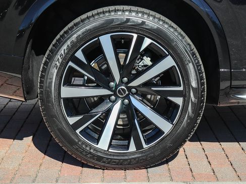 Used 2025 Volvo XC90 B5 Core AWD/4WD image 9