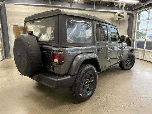 Used 2018 Jeep Wrangler Unlimited Sport image 5
